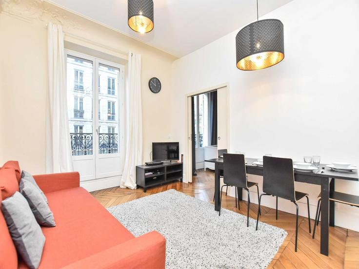 Salle de séjour élégante avec mobilier moderne dans un appartement à Building Rue Réaumur - belvilla-ag-dancenter-as - 1398945 à 2nd arrondissement, Paris Salle de séjour élégante avec mobilier moderne dans un appartement à Building Rue Réaumur - belvilla-ag-dancenter-as - 1398945 à 2nd arrondissement, Paris