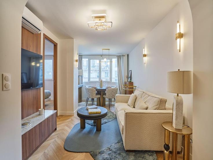 Salle de séjour élégante avec mobilier moderne dans un appartement à Building Rue La Fayette - belvilla-ag-dancenter-as - 1394734 à 10th arrondissement, Paris