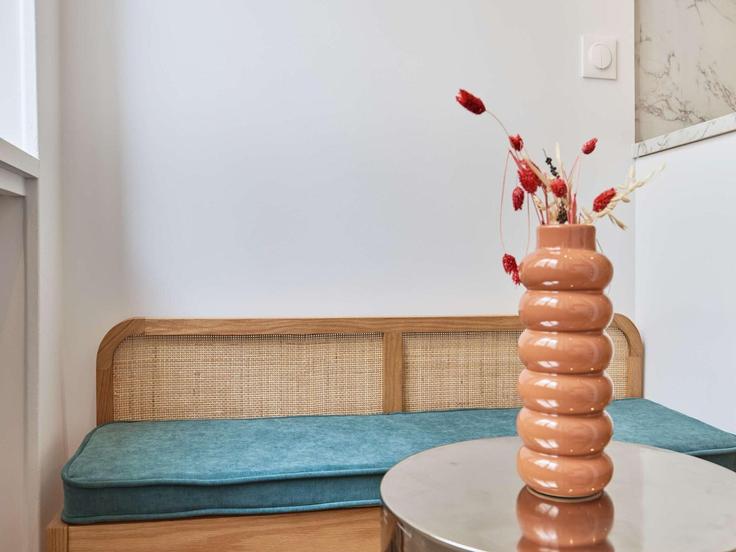 Sala de estar elegantemente projetada com móveis modernos em um apartamento no Building Rue du Louvre - belvilla-ag-dancenter-as - 1411786 em 1st arrondissement, Paris Sala de estar elegantemente projetada com móveis modernos em um apartamento no Building Rue du Louvre - belvilla-ag-dancenter-as - 1411786 em 1st arrondissement, Paris