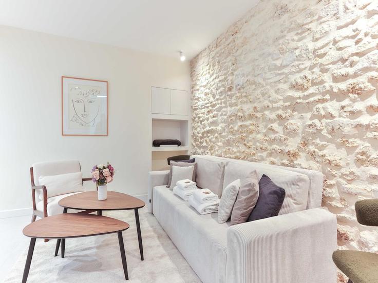 Elegant gestaltetes Wohnzimmer mit moderner Einrichtung in einer Wohnung im Building Rue du Commerce - belvilla-ag-dancenter-as - 1393830 in 15th arrondissement, Paris