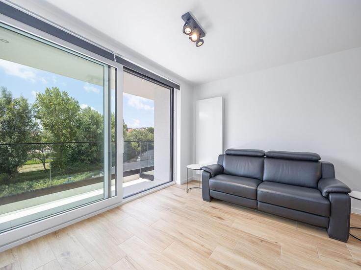 Elegante sala de estar con mobiliario moderno en un apartamento en Building Kleine Kerkweg - belvilla-ag-dancenter-as - 1427827 en Middelkerke, Middelkerke