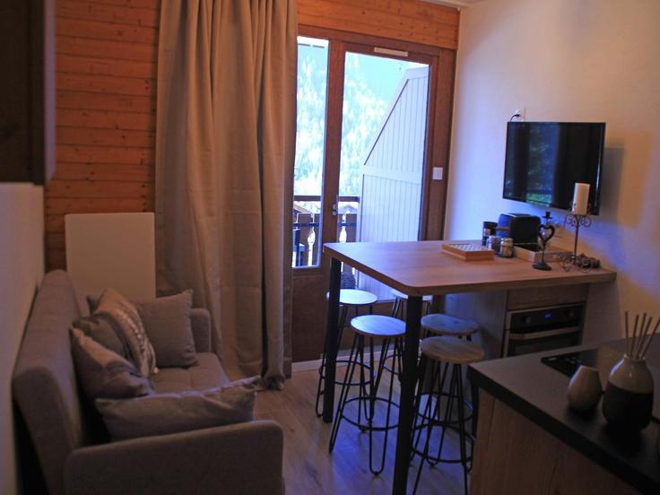 Building Chemin des Ruisseaux - belvilla-ag-dancenter-as - 1399073 adresindeki bir dairede modern mobilyalarla zarif bir şekilde tasarlanmış oturma odası Châtel, Châtel Building Chemin des Ruisseaux - belvilla-ag-dancenter-as - 1399073 adresindeki bir dairede modern mobilyalarla zarif bir şekilde tasarlanmış oturma odası Châtel, Châtel