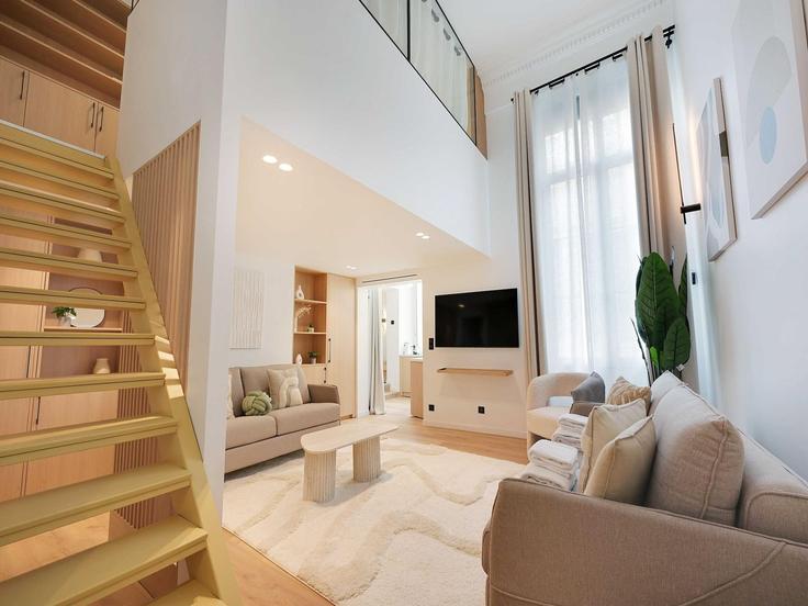 2nd arrondissement, Paris에 위치한 Building Rue Sainte-Anne - belvilla-ag-dancenter-as - 1413109 유닛의 세련된 인테리어가 돋보이는 거실 2nd arrondissement, Paris에 위치한 Building Rue Sainte-Anne - belvilla-ag-dancenter-as - 1413109 유닛의 세련된 인테리어가 돋보이는 거실