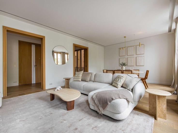 Elegante sala de estar con mobiliario moderno en un apartamento en Building Avenue Victor Hugo - belvilla-ag-dancenter-as - 1410709 en 16th arrondissement, Paris Elegante sala de estar con mobiliario moderno en un apartamento en Building Avenue Victor Hugo - belvilla-ag-dancenter-as - 1410709 en 16th arrondissement, Paris