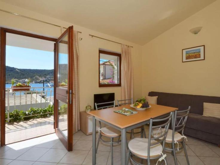 Elegant gestaltetes Wohnzimmer mit moderner Einrichtung in einer Wohnung im Building Bačine - belvilla-ag-dancenter-as - 1413577 in Vinišće, Vinišće