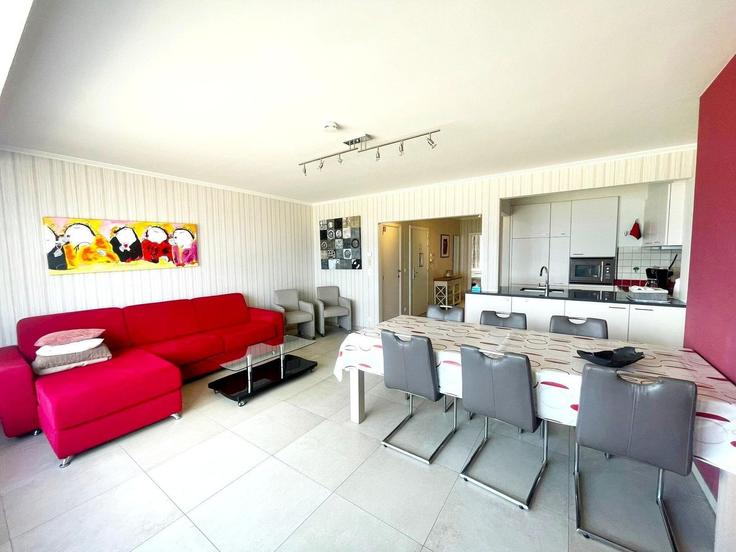 Elegant gestaltetes Wohnzimmer mit moderner Einrichtung in einer Wohnung im Building Zeedijk - belvilla-ag-dancenter-as - 1424931 in Middelkerke, Middelkerke Elegant gestaltetes Wohnzimmer mit moderner Einrichtung in einer Wohnung im Building Zeedijk - belvilla-ag-dancenter-as - 1424931 in Middelkerke, Middelkerke