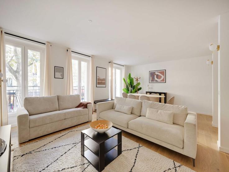 Building Boulevard Saint-Germain - belvilla-ag-dancenter-as - 1413772 adresindeki bir dairede modern mobilyalarla zarif bir şekilde tasarlanmış oturma odası 6th arrondissement, Paris
