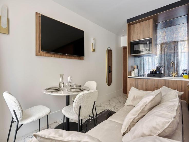 1st arrondissement, Paris에 위치한 Building Rue du Pélican - belvilla-ag-dancenter-as - 1396370 유닛의 세련된 인테리어가 돋보이는 거실 1st arrondissement, Paris에 위치한 Building Rue du Pélican - belvilla-ag-dancenter-as - 1396370 유닛의 세련된 인테리어가 돋보이는 거실