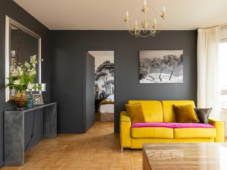 Elegante sala de estar con mobiliario moderno en un apartamento en Building Rue Duguesclin - belvilla-ag-dancenter-as - 1411310 en 6th arrondissement, Lyon Elegante sala de estar con mobiliario moderno en un apartamento en Building Rue Duguesclin - belvilla-ag-dancenter-as - 1411310 en 6th arrondissement, Lyon