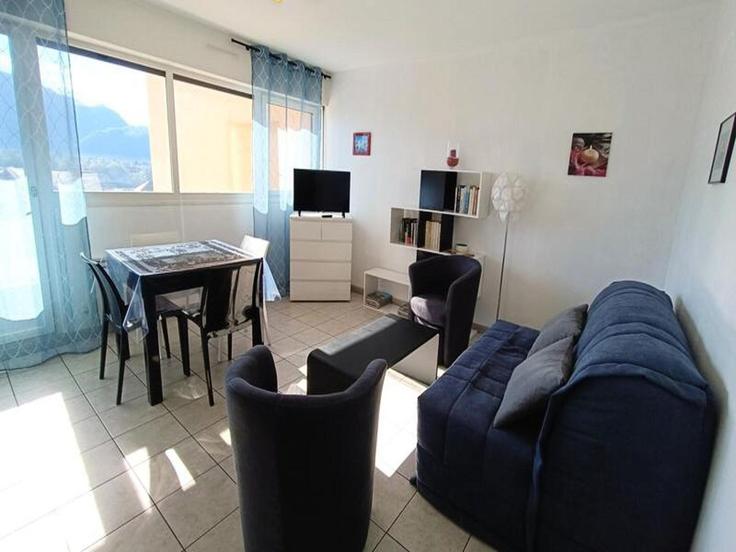 Elegant gestaltetes Wohnzimmer mit moderner Einrichtung in einer Wohnung im Building Boulevard des Côtes - city-relay - 1437891 in Aix-les-Bains, Aix-les-Bains Elegant gestaltetes Wohnzimmer mit moderner Einrichtung in einer Wohnung im Building Boulevard des Côtes - city-relay - 1437891 in Aix-les-Bains, Aix-les-Bains