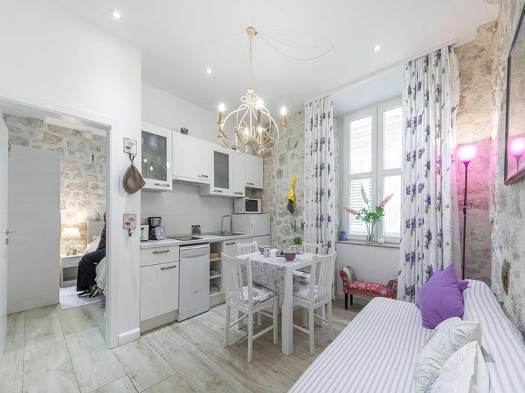 Elegant gestaltetes Wohnzimmer mit moderner Einrichtung in einer Wohnung im Building Lučarica ulica - belvilla-ag-dancenter-as - 1393724 in Dubrovnik, Dubrovnik Elegant gestaltetes Wohnzimmer mit moderner Einrichtung in einer Wohnung im Building Lučarica ulica - belvilla-ag-dancenter-as - 1393724 in Dubrovnik, Dubrovnik