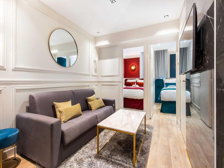 Sala de estar elegantemente projetada com móveis modernos em um apartamento no Building Rue des Canettes - belvilla-ag-dancenter-as - 1427337 em 6th arrondissement, Paris Sala de estar elegantemente projetada com móveis modernos em um apartamento no Building Rue des Canettes - belvilla-ag-dancenter-as - 1427337 em 6th arrondissement, Paris