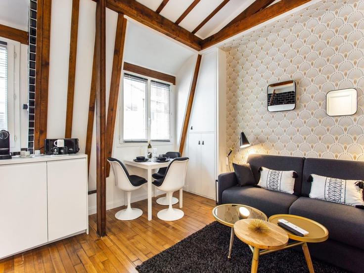 Elegant gestaltetes Wohnzimmer mit moderner Einrichtung in einer Wohnung im Building Avenue Paul Doumer - belvilla-ag-dancenter-as - 1420046 in 16th arrondissement, Paris