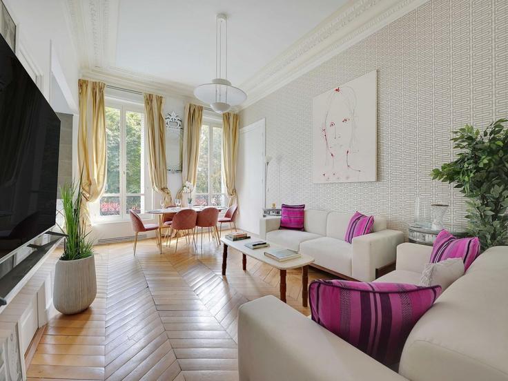 Salle de séjour élégante avec mobilier moderne dans un appartement à Building Place de l'Alma - belvilla-ag-dancenter-as - 1422665 à 8th arrondissement, Paris Salle de séjour élégante avec mobilier moderne dans un appartement à Building Place de l'Alma - belvilla-ag-dancenter-as - 1422665 à 8th arrondissement, Paris