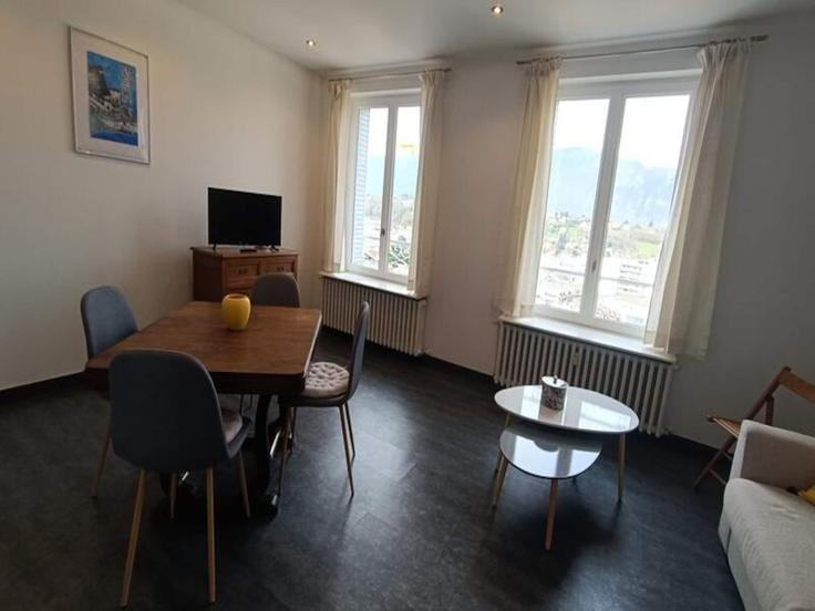 Salle de séjour élégante avec mobilier moderne dans un appartement à Building Boulevard de la Roche du Roi - city-relay - 1437921 à Aix-les-Bains, Aix-les-Bains Salle de séjour élégante avec mobilier moderne dans un appartement à Building Boulevard de la Roche du Roi - city-relay - 1437921 à Aix-les-Bains, Aix-les-Bains