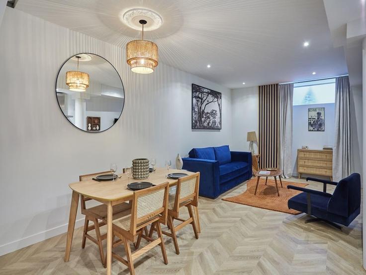 Sala de estar elegantemente projetada com móveis modernos em um apartamento no Building Rue de Cléry - belvilla-ag-dancenter-as - 1413224 em 2nd arrondissement, Paris