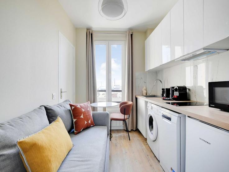 Salle de séjour élégante avec mobilier moderne dans un appartement à Building Avenue Maurice Thorez - belvilla-ag-dancenter-as - 1398968 à Ivry-sur-Seine, Ivry-sur-Seine