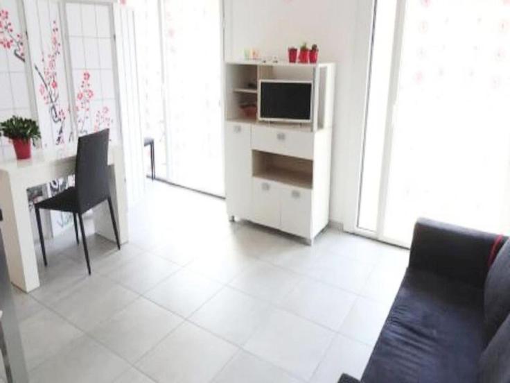 Elegant gestaltetes Wohnzimmer mit moderner Einrichtung in einer Wohnung im Building Bâtiment B - 130 Traboule Roger Bachelard - city-relay - 1437946 in Aix-les-Bains, Aix-les-Bains Elegant gestaltetes Wohnzimmer mit moderner Einrichtung in einer Wohnung im Building Bâtiment B - 130 Traboule Roger Bachelard - city-relay - 1437946 in Aix-les-Bains, Aix-les-Bains