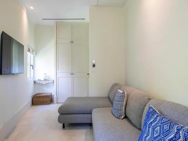 Elegant gestaltetes Wohnzimmer mit moderner Einrichtung in einer Wohnung im Building Avenue de Benefiat - belvilla-ag-dancenter-as - 1394656 in Cannes, Cannes Elegant gestaltetes Wohnzimmer mit moderner Einrichtung in einer Wohnung im Building Avenue de Benefiat - belvilla-ag-dancenter-as - 1394656 in Cannes, Cannes