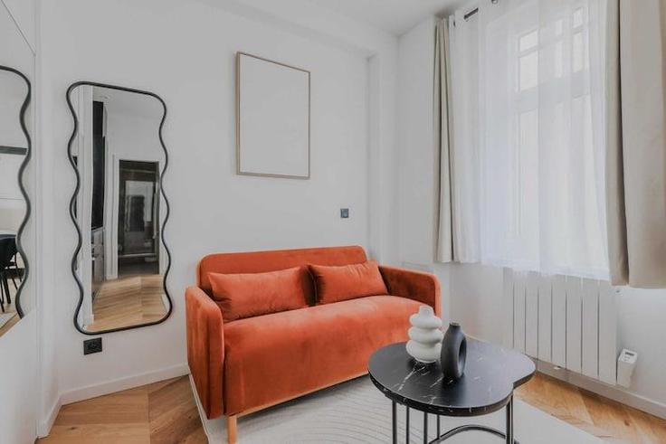 Salle de séjour élégante avec mobilier moderne dans un appartement à Building Boulevard Saint-Michel - belvilla-ag-dancenter-as - 1408270 à 5th arrondissement, Paris Salle de séjour élégante avec mobilier moderne dans un appartement à Building Boulevard Saint-Michel - belvilla-ag-dancenter-as - 1408270 à 5th arrondissement, Paris