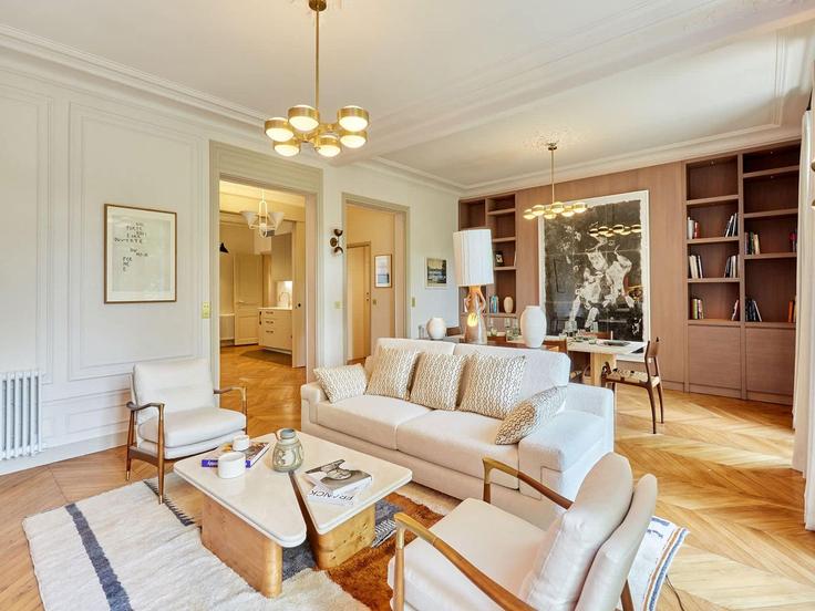Salle de séjour élégante avec mobilier moderne dans un appartement à Building Rue de Médicis - belvilla-ag-dancenter-as - 1414409 à 6th arrondissement, Paris Salle de séjour élégante avec mobilier moderne dans un appartement à Building Rue de Médicis - belvilla-ag-dancenter-as - 1414409 à 6th arrondissement, Paris