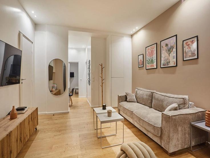 10th arrondissement, Paris에 위치한 Building Rue de Maubeuge - belvilla-ag-dancenter-as - 1409110 유닛의 세련된 인테리어가 돋보이는 거실 10th arrondissement, Paris에 위치한 Building Rue de Maubeuge - belvilla-ag-dancenter-as - 1409110 유닛의 세련된 인테리어가 돋보이는 거실