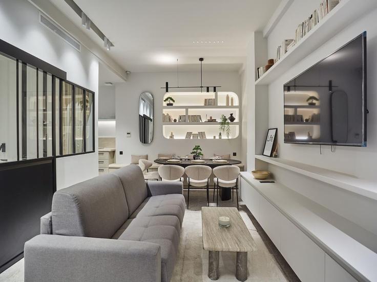 Elegante sala de estar con mobiliario moderno en un apartamento en Building Rue Pierre Picard - belvilla-ag-dancenter-as - 1415326 en 18th arrondissement, Paris Elegante sala de estar con mobiliario moderno en un apartamento en Building Rue Pierre Picard - belvilla-ag-dancenter-as - 1415326 en 18th arrondissement, Paris