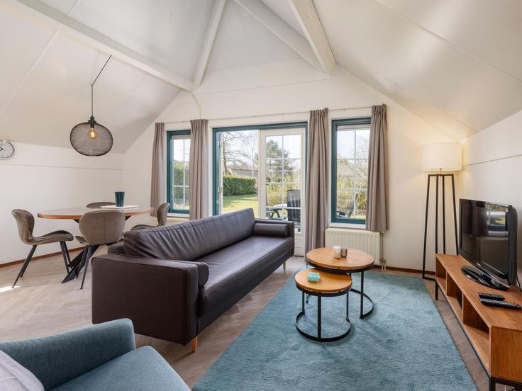 Salle de séjour élégante avec mobilier moderne dans un appartement à Building Krachtighuizerweg - belvilla-ag-dancenter-as - 1425928 à Putten, Putten