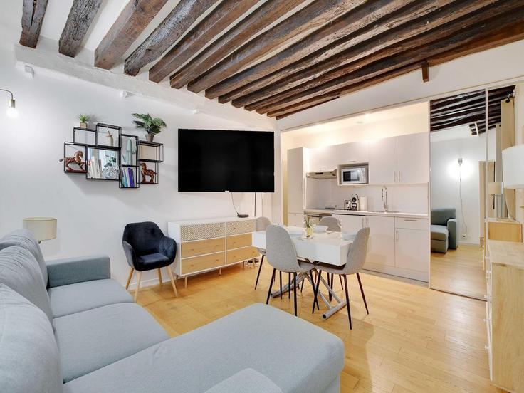 1st arrondissement, Paris에 위치한 Building Rue de la Grande Truanderie - belvilla-ag-dancenter-as - 1417430 유닛의 세련된 인테리어가 돋보이는 거실