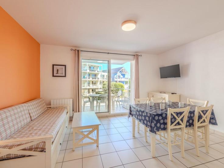 Building Boulevard de la Mer - belvilla-ag-dancenter-as - 1413762 adresindeki bir dairede modern mobilyalarla zarif bir şekilde tasarlanmış oturma odası Plougonvelin, Plougonvelin