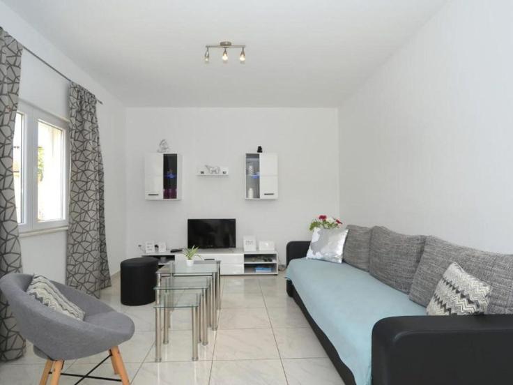 Sala de estar elegantemente projetada com móveis modernos em um apartamento no Building Bačine - belvilla-ag-dancenter-as - 1413573 em Vinišće, Vinišće