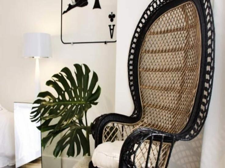 Elegant gestaltetes Wohnzimmer mit moderner Einrichtung in einer Wohnung im Building Rue du Casino - city-relay - 1437901 in Aix-les-Bains, Aix-les-Bains