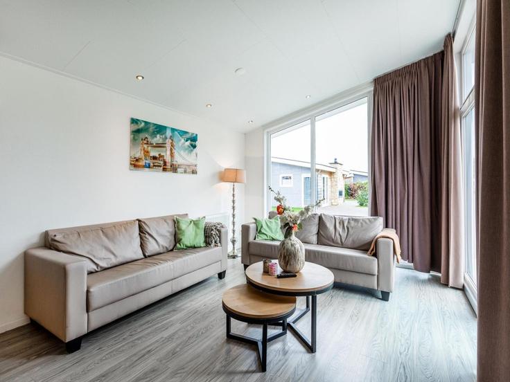Elegante sala de estar con mobiliario moderno en un apartamento en Building Gasthuis - belvilla-ag-dancenter-as - 1424929 en Bemelen, Bemelen Elegante sala de estar con mobiliario moderno en un apartamento en Building Gasthuis - belvilla-ag-dancenter-as - 1424929 en Bemelen, Bemelen