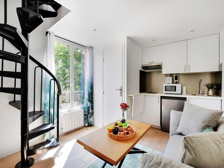 Elegant gestaltetes Wohnzimmer mit moderner Einrichtung in einer Wohnung im Building Avenue Eugène Thomas - belvilla-ag-dancenter-as - 1408316 in Le Kremlin-Bicêtre, Le Kremlin-Bicêtre