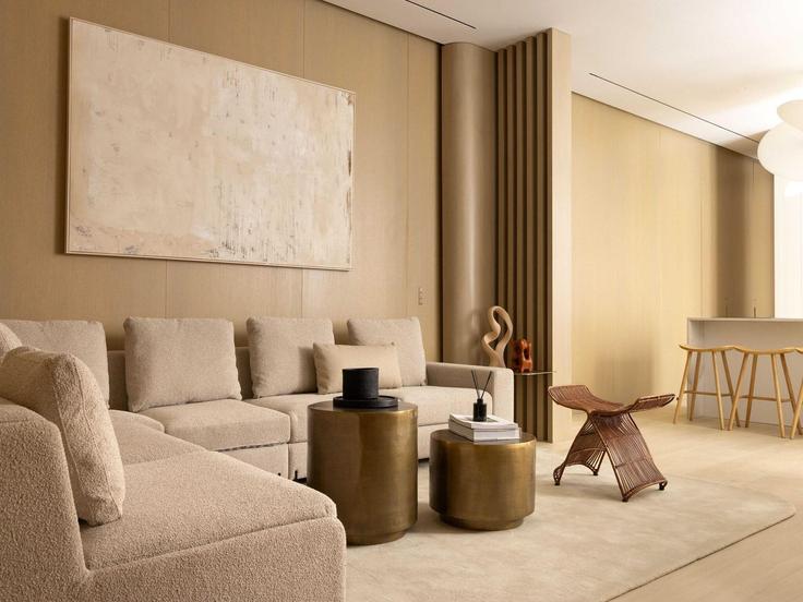 Elegant gestaltetes Wohnzimmer mit moderner Einrichtung in einer Wohnung im Building Rue d'Astorg - belvilla-ag-dancenter-as - 1415655 in 8th arrondissement, Paris