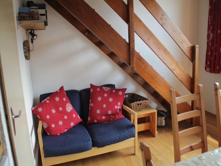 Elegante sala de estar con mobiliario moderno en un apartamento en Building Route du Bouchet - belvilla-ag-dancenter-as - 1427407 en Châtel, Châtel Elegante sala de estar con mobiliario moderno en un apartamento en Building Route du Bouchet - belvilla-ag-dancenter-as - 1427407 en Châtel, Châtel