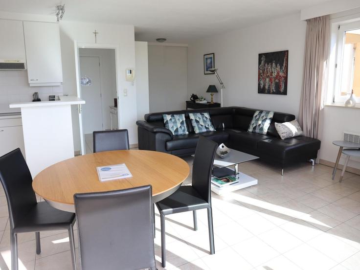 Elegant gestaltetes Wohnzimmer mit moderner Einrichtung in einer Wohnung im Building Franslaan - belvilla-ag-dancenter-as - 1392615 in Nieuwpoort, Nieuwpoort Elegant gestaltetes Wohnzimmer mit moderner Einrichtung in einer Wohnung im Building Franslaan - belvilla-ag-dancenter-as - 1392615 in Nieuwpoort, Nieuwpoort
