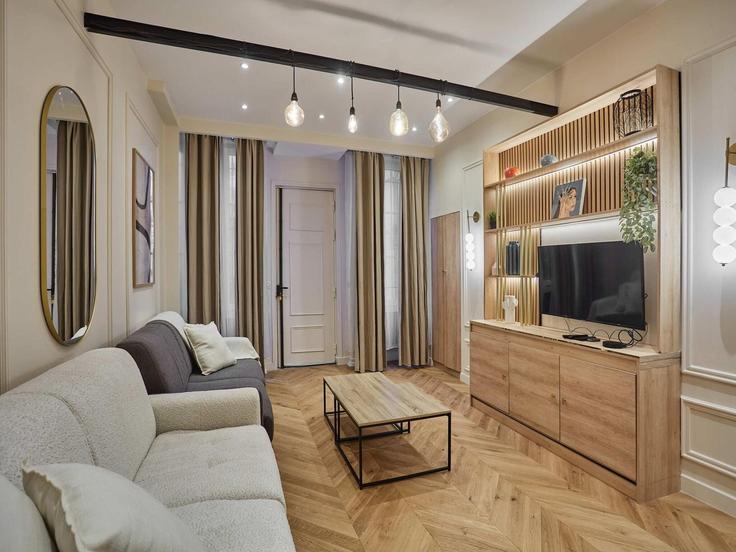 Elegant gestaltetes Wohnzimmer mit moderner Einrichtung in einer Wohnung im Building Rue du Faubourg Saint-Martin - belvilla-ag-dancenter-as - 1411206 in 10th arrondissement, Paris Elegant gestaltetes Wohnzimmer mit moderner Einrichtung in einer Wohnung im Building Rue du Faubourg Saint-Martin - belvilla-ag-dancenter-as - 1411206 in 10th arrondissement, Paris