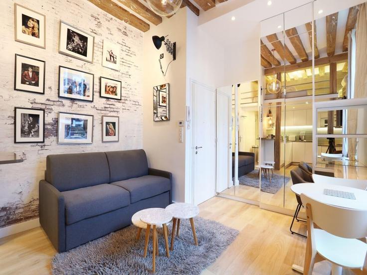 Paris 3rd arrondissementのBuilding Rue du Bourg Tibourg - belvilla-ag-dancenter-as - 1414415のアパートメントにある、モダンな家具を備えたエレガントなデザインのリビングルーム Paris 3rd arrondissementのBuilding Rue du Bourg Tibourg - belvilla-ag-dancenter-as - 1414415のアパートメントにある、モダンな家具を備えたエレガントなデザインのリビングルーム