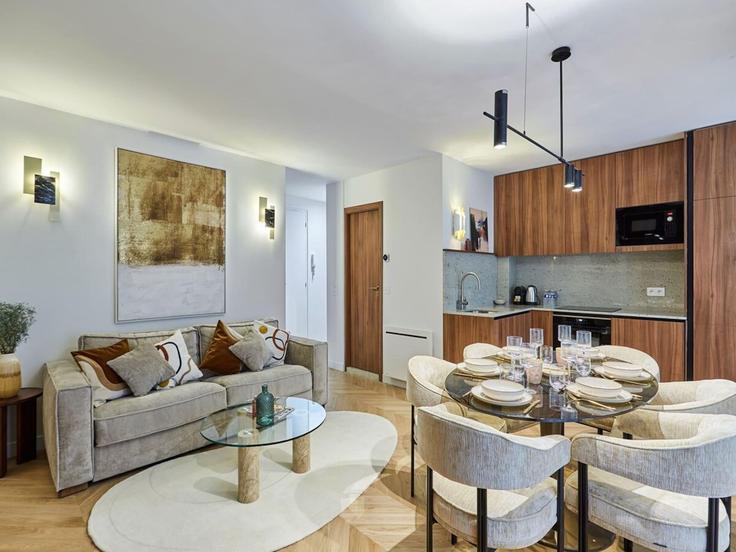 Salle de séjour élégante avec mobilier moderne dans un appartement à Building Rue des Petites Écuries - belvilla-ag-dancenter-as - 1408426 à 10th arrondissement, Paris