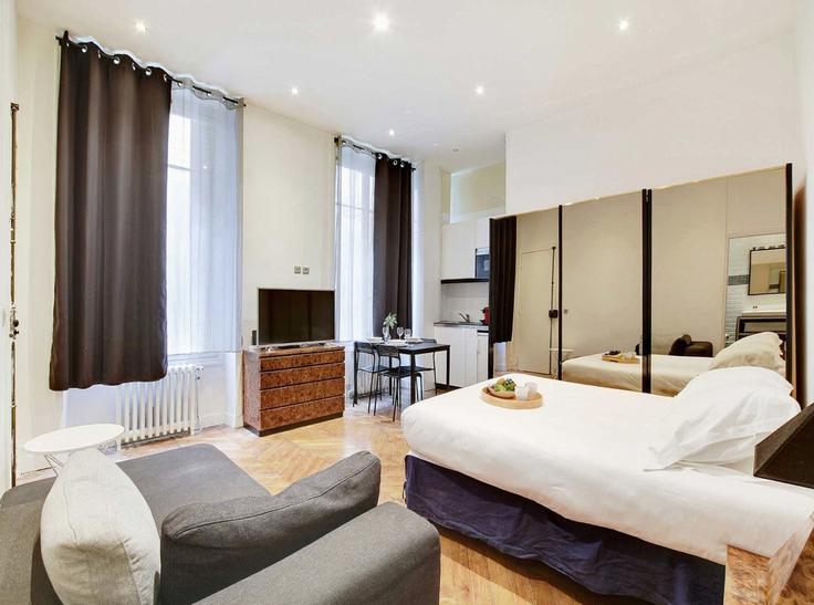 Elegante sala de estar con mobiliario moderno en un apartamento en Building Rue Béranger - belvilla-ag-dancenter-as - 1446529 en 3rd arrondissement, Paris