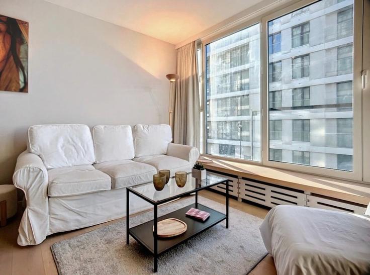 Salle de séjour élégante avec mobilier moderne dans un appartement à Building Lentelaan - belvilla-ag-dancenter-as - 1452347 à Knokke-Heist, Knokke-Heist Salle de séjour élégante avec mobilier moderne dans un appartement à Building Lentelaan - belvilla-ag-dancenter-as - 1452347 à Knokke-Heist, Knokke-Heist