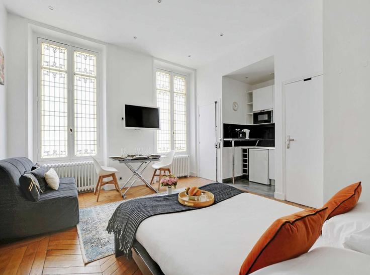 Building Rue Béranger - belvilla-ag-dancenter-as - 1446544 adresindeki bir dairede modern mobilyalarla zarif bir şekilde tasarlanmış oturma odası 3rd arrondissement, Paris Building Rue Béranger - belvilla-ag-dancenter-as - 1446544 adresindeki bir dairede modern mobilyalarla zarif bir şekilde tasarlanmış oturma odası 3rd arrondissement, Paris