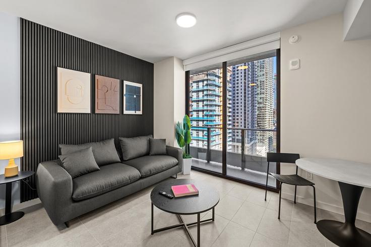 Miami, Miami에 위치한 Building Northeast 4th Street - benichaybrothersllc - 1540437 유닛의 세련된 인테리어가 돋보이는 거실 Miami, Miami에 위치한 Building Northeast 4th Street - benichaybrothersllc - 1540437 유닛의 세련된 인테리어가 돋보이는 거실