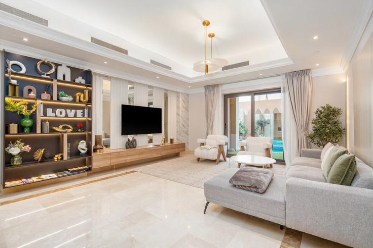 The Palm Jumeirah, Dubai 소재 Building Palm Jumeirah Rd - bespokeresidences - 1341153 유닛에 마련된, 현대적인 가구로 꾸며진 우아한 디자인의 거실