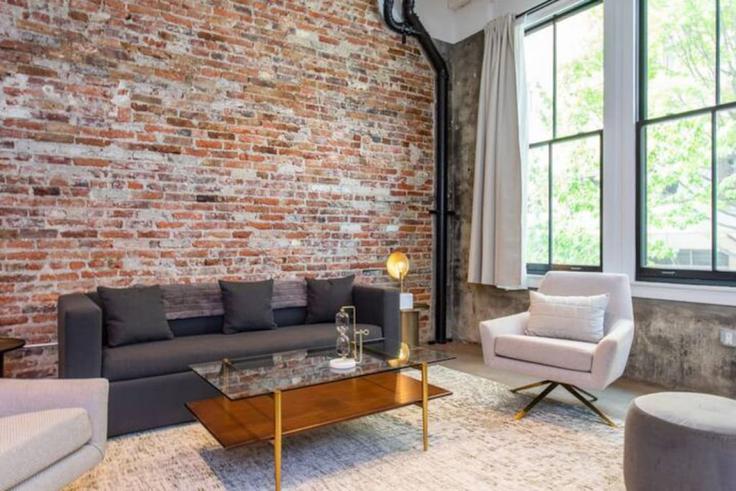 Salle de séjour élégante avec mobilier moderne dans un appartement à Building South 10th Street - bespokestay - 1049461 - USA à Philadelphia, Philadelphia Salle de séjour élégante avec mobilier moderne dans un appartement à Building South 10th Street - bespokestay - 1049461 - USA à Philadelphia, Philadelphia