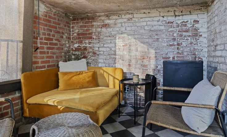 Elegant gestaltetes Wohnzimmer mit moderner Einrichtung in einer Wohnung im Building North 2nd Street - bespokestay - 1345390 in Philadelphia, Philadelphia Elegant gestaltetes Wohnzimmer mit moderner Einrichtung in einer Wohnung im Building North 2nd Street - bespokestay - 1345390 in Philadelphia, Philadelphia