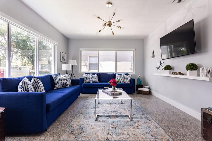 Hollywood, Hollywood 소재 Building North 17th Avenue - beststay - 1258729 - MIA 유닛에 마련된, 현대적인 가구로 꾸며진 우아한 디자인의 거실