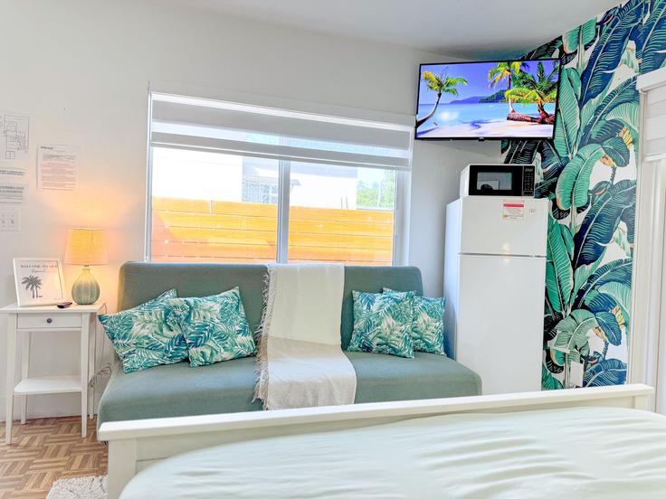 Sala de estar elegantemente projetada com móveis modernos em um apartamento no Building North 17th Avenue - beststay - 1258745 - MIA em Hollywood, Hollywood Sala de estar elegantemente projetada com móveis modernos em um apartamento no Building North 17th Avenue - beststay - 1258745 - MIA em Hollywood, Hollywood