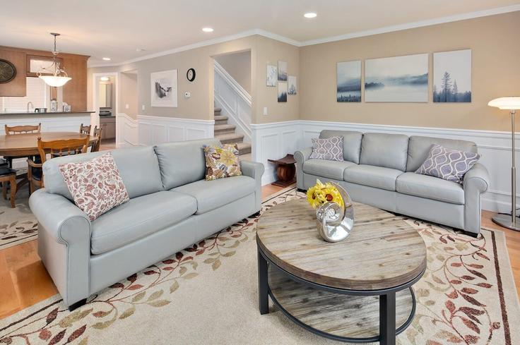 Elegante sala de estar con mobiliario moderno en un apartamento en Building 27th Avenue South - betterstay - 1035856 - SEA en Seattle, Seattle Elegante sala de estar con mobiliario moderno en un apartamento en Building 27th Avenue South - betterstay - 1035856 - SEA en Seattle, Seattle